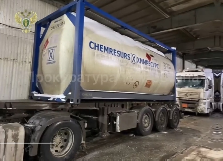 Изображение Автомойщик погиб в цистерне фуры, надышавшись токсичных паров