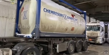 Автомойщик погиб в цистерне фуры, надышавшись токсичных паров