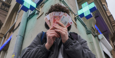 Подросток расплатился за «Жигули» банкнотами с «приколами»