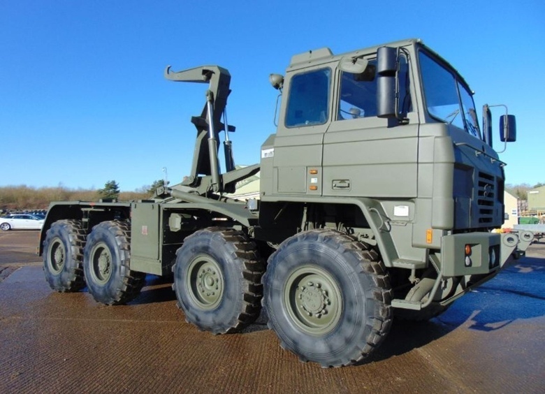 Удивительное рядом: капризный британский грузовик как-то выжил в руках ВСУ