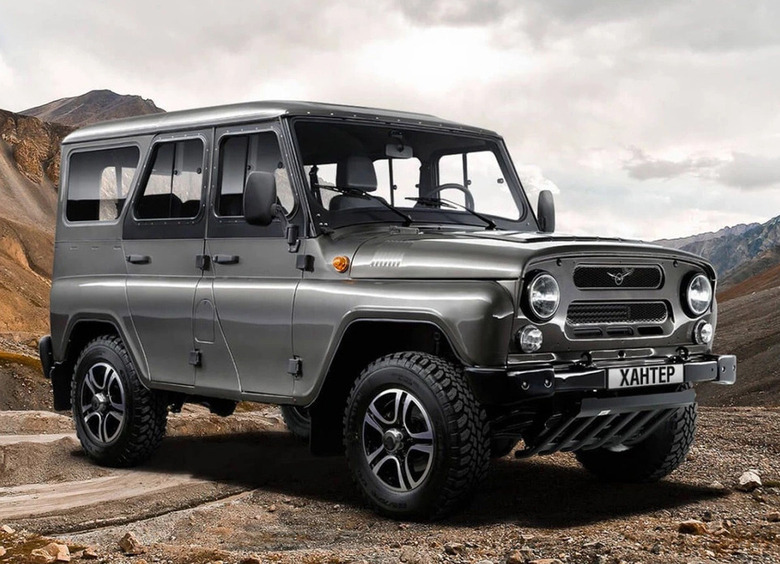 На УАЗе объяснили, какая судьба ждет «Хантер» и «Буханку»