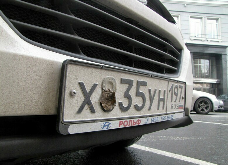 Изображение В Госдуме призвали МВД не штрафовать за магнитные рамки для номеров