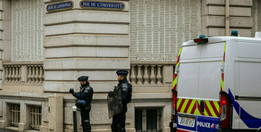 В фургоне среди мусора и экскрементов обнаружили 9-летнего мальчика