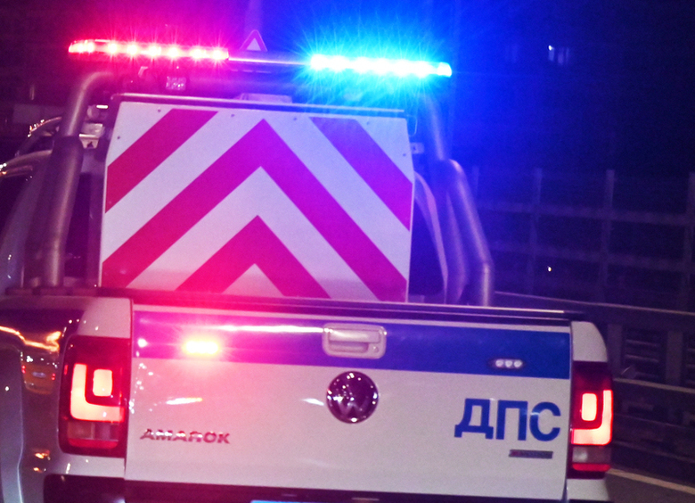 Изображение Водитель вышел из машины на трассе и попал под колёса «Нивы»