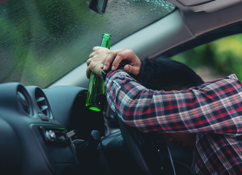 Изображение Пьяный оренбуржец выпал из машины перед сотрудниками ДПС