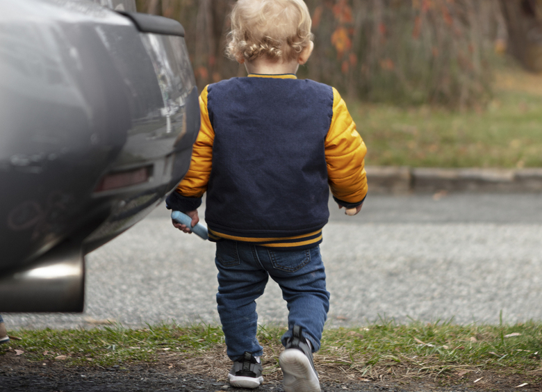 Изображение Трёхлетний мальчик попал под колёса автомобиля в Холмске