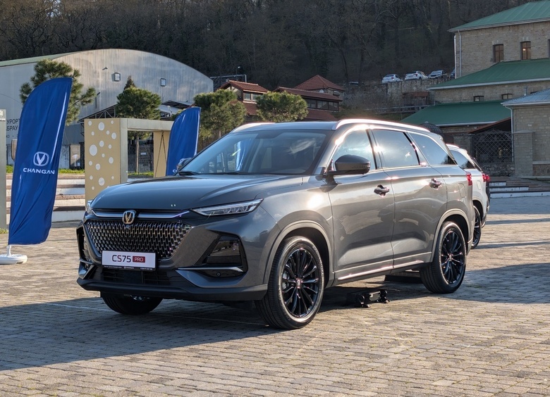 В России стартовали продажи «семейного» кроссовера Changan CS75 Pro
