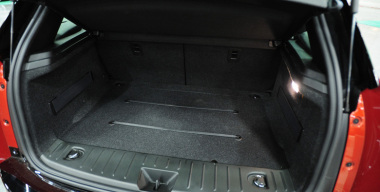 Бизнес или безумие: российский стример неделю живёт в багажнике BMW