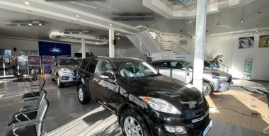 В России опять становится больше дилерских автосалонов