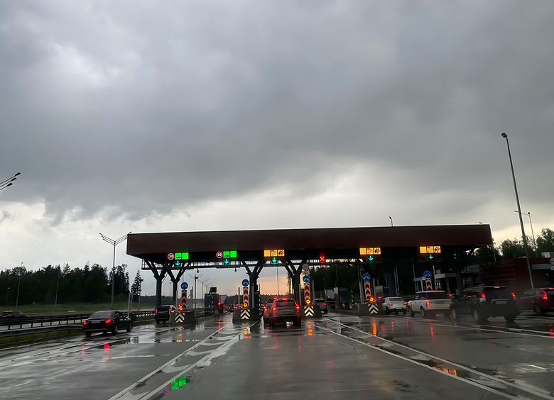 В России призвали строить только платные дороги