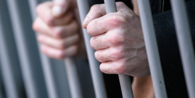 Пьяный рецидивист угнал Camry из сервиса, разбил ее о грузовик и улетел в кювет