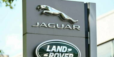 Jaguar Land Rover получил в России права на «дикую кошку»