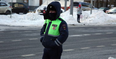 Автоледи опрокинула иномарку и бросила её, полиция разыскивает нарушительницу