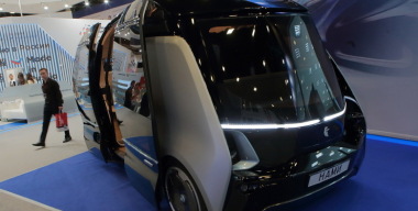 Tesla не в счет: почему мировой автопром не хочет внедрять в свои машины автопилот