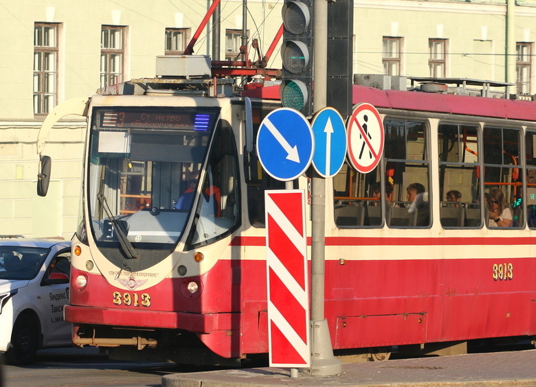 Изображение В Санкт-Петербурге столкнулись два трамвая — «Богатырь» догнал «Витязя»