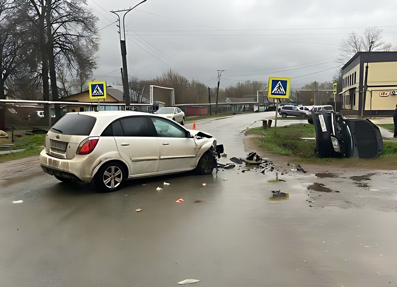 Изображение 18-летний водитель спровоцировал тройное ДТП и сбежал, хотя был трезв