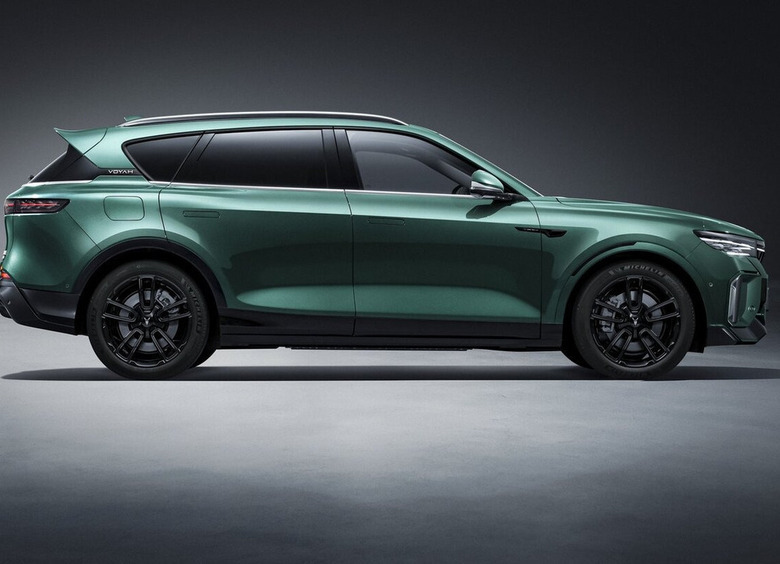 Россияне бросились скупать новые автомобили премиум-сегмента