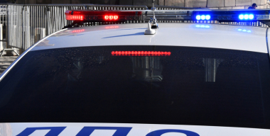 Женщина на Nissan Qashqai вылетела на тротуар и сбила пешехода