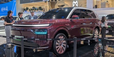Dongfeng и Huawei презентовали на Пекинском автосалоне кроссовер Yijing X9