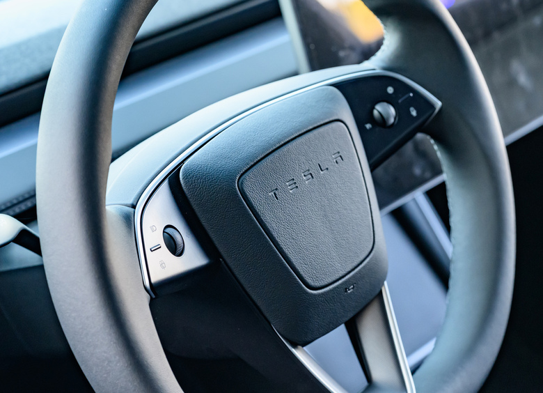 Электромобили Tesla теряют российский рынок