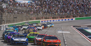 Массовая авария на NASCAR: уцелели только четыре пилота