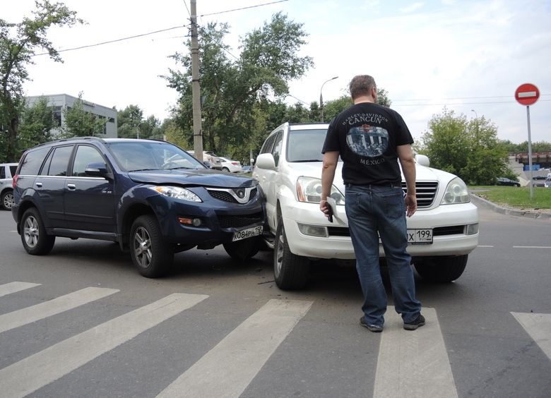 Вежливость на дороге может быть автоподставой мошенников