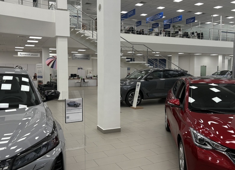 У российских автодилервов на складах зависли 400 000 новых машин