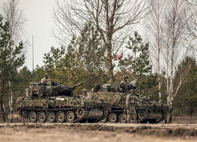 Латышские стрелки: хохлы получили новую партию старых броневиков