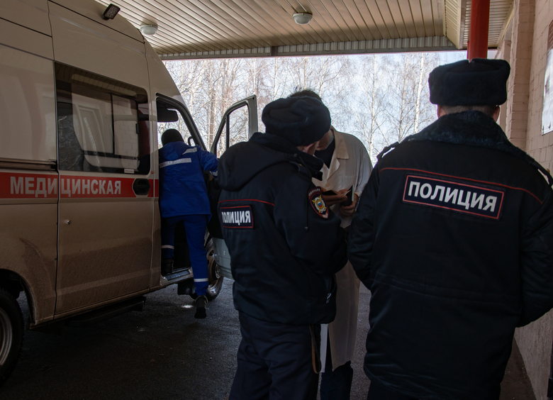 Изображение Полицейские спасли водителя, который засунул руку в вентилятор