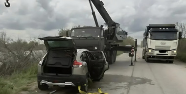 Четыре человека упали в реку Кубань на LADA X-Ray: двое спаслись, двое погибли