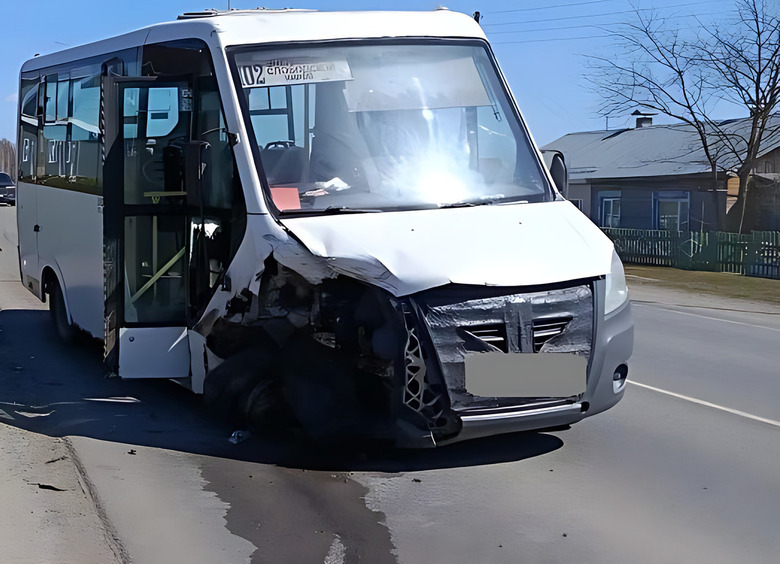 Изображение Три пассажира покалечились в автобусе, который попал в ДТП под Кировом