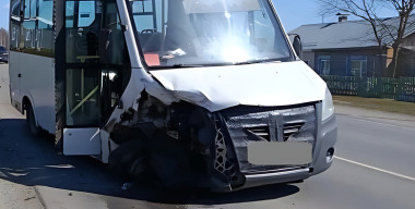 Три пассажира покалечились в автобусе, который попал в ДТП под Кировом