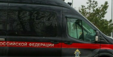 Автомобилистка протащила ребенка на капоте и уехала