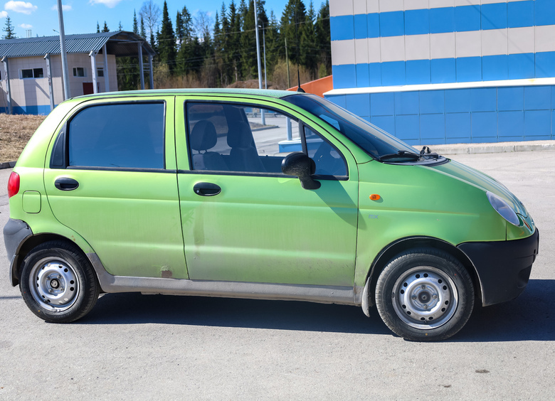 Изображение Daewoo Matiz с 14 маленькими детьми перевернулся в Узбекистане