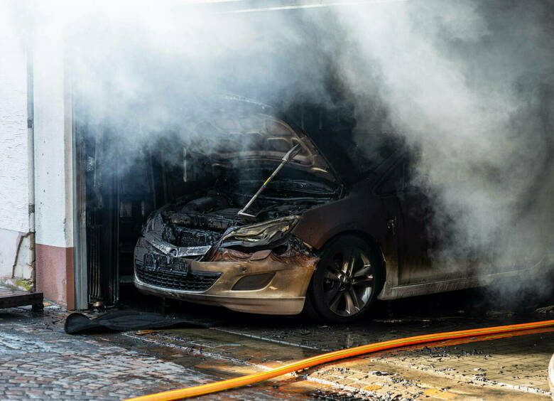 Изображение Трое мужчин подожгли автомобиль вместе с живым человеком в Якутии