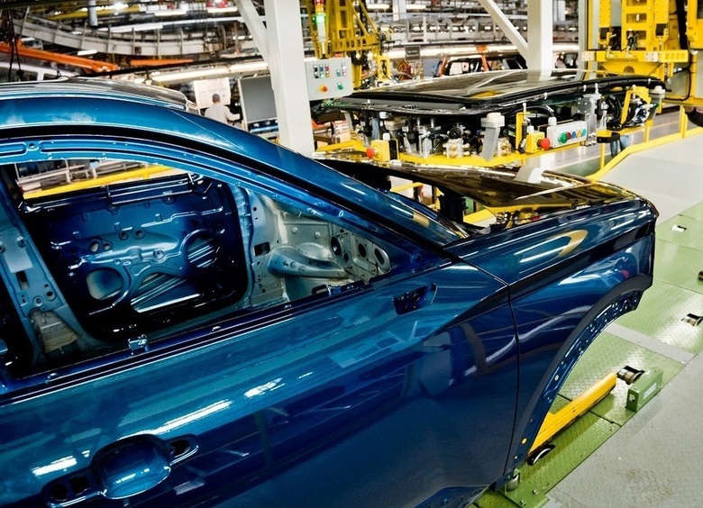 Изображение Разноцветная LADA Azimut, обновленный Haval F7, мощный Changan Uni-V, бюджетные «электрички» FAW и машины покойников: итоги недели