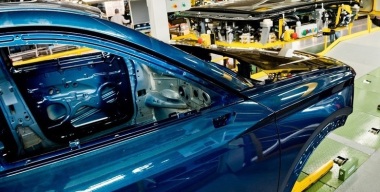 Разноцветная LADA Azimut, обновленный Haval F7, мощный Changan Uni-V, бюджетные «электрички» FAW и машины покойников: итоги недели