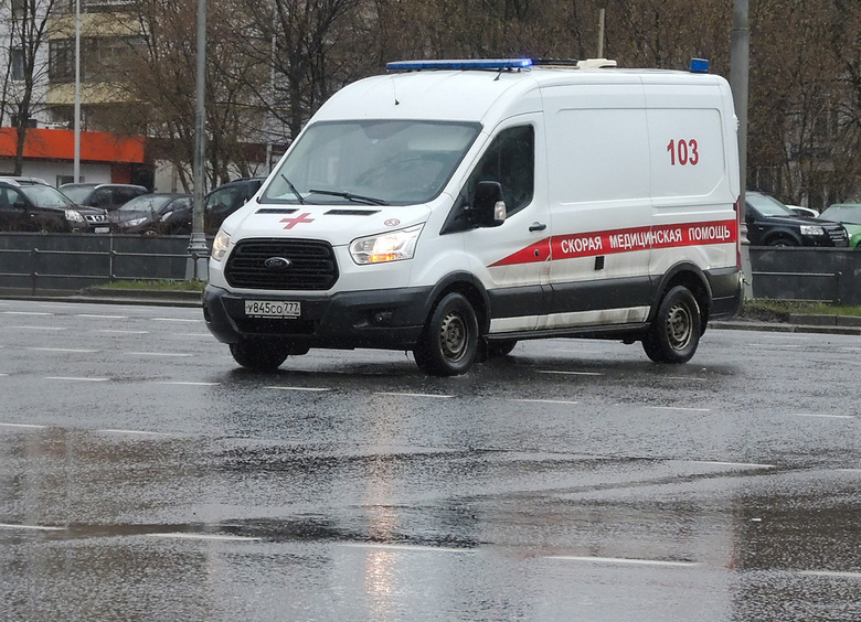 Изображение В Нижнем Новгороде водитель вылетел на встречку, протаранил легковушку и скрылся с места аварии