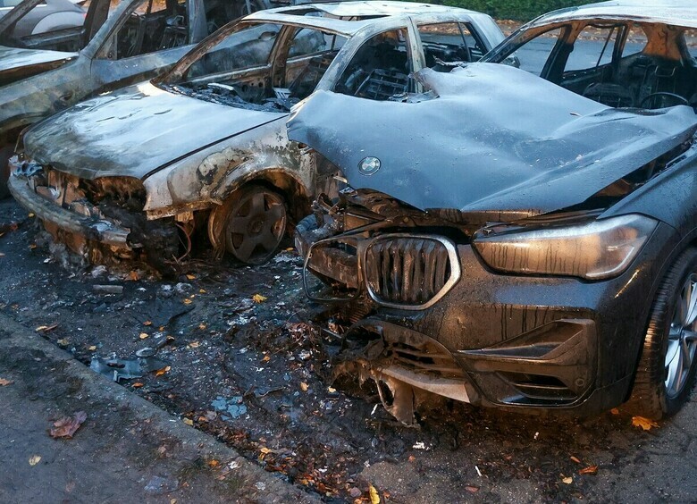 Изображение Два автосервиса выгорели дотла вместе с машинами в Новосибирске