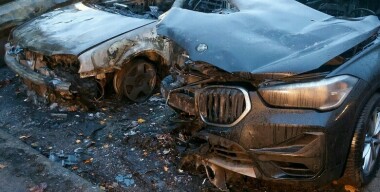Два автосервиса выгорели дотла вместе с машинами в Новосибирске
