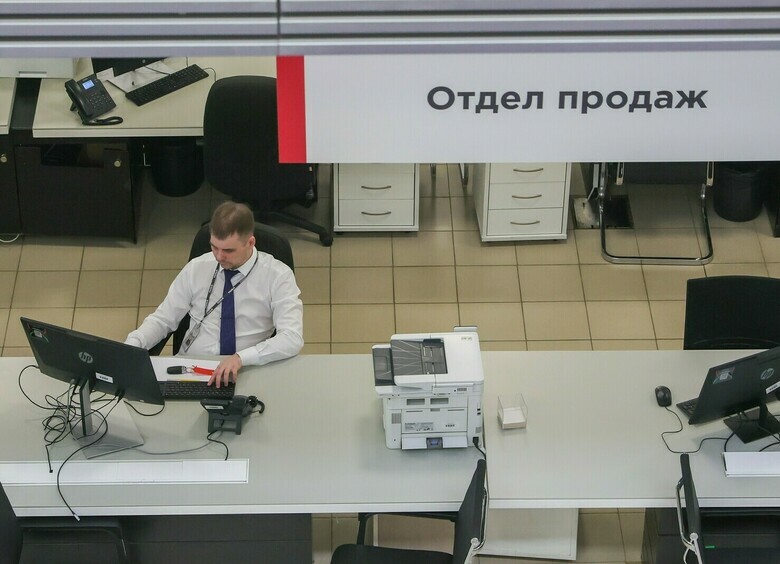 Эксперт Антонов объяснил, почему россияне начали продавать авто по низкой цене