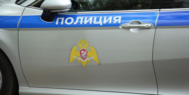 За изнасилование 17-летней девушки в патрульном авто осудили двоих полицейских