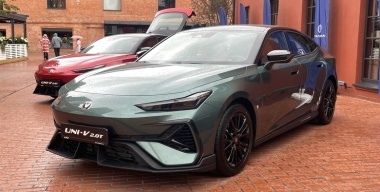 Changan объявил российские цены обновленного лифтбэка Uni-V с двухлитровым ДВС