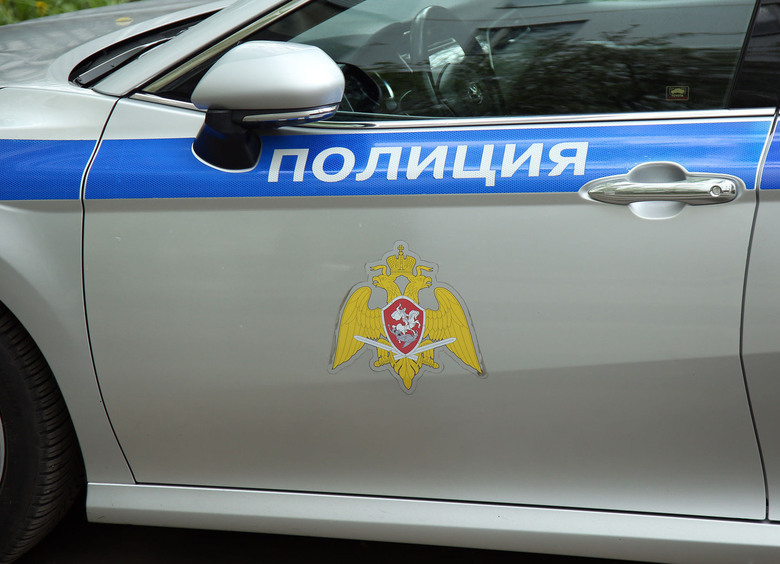 Изображение Двое парней угнали ИЖ, чтобы погреться, и оказались в кювете