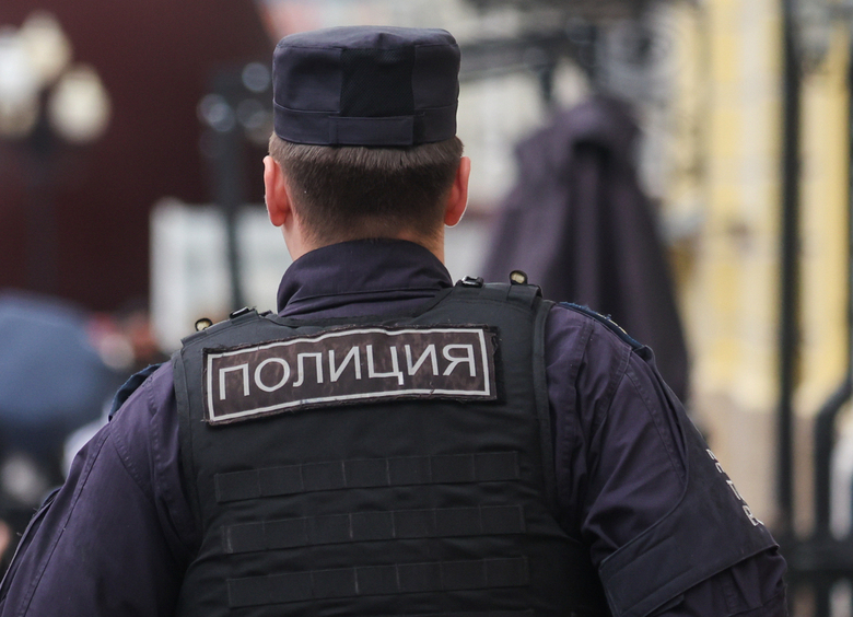 Изображение Подростки забросали мужчину камнями, повредив и припаркованные автомобили