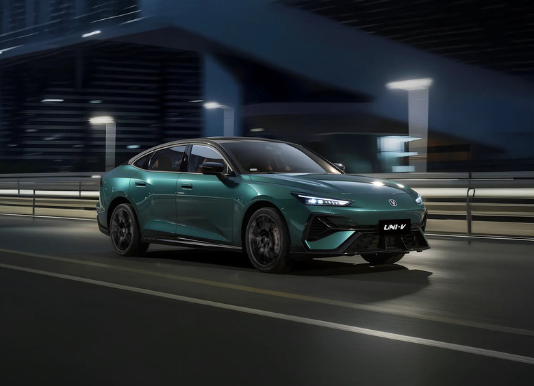 Первый обзор 235-cильного Changan Uni-V: готов рвать «Камри» 3.5
