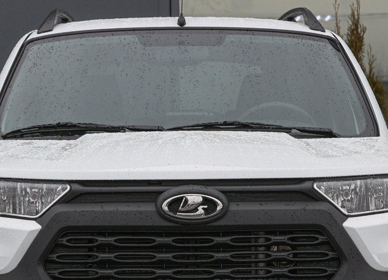 Изображение Мужчина загнал LADA Niva на мусорку в знак протеста против свалки