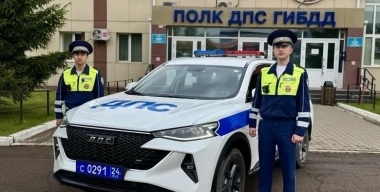Инспекторы ДПС остановили на дороге Hyundai с водителем без сознания