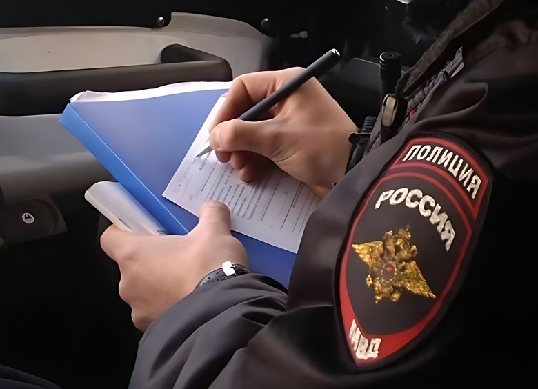 Изображение Пассажиры попытались угнать машину такси, но водитель дал отпор