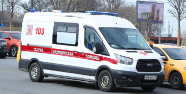 В Севастополе водитель Volkswagen проехал на красный и сбил 14-летнего подростка на электросамокате